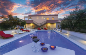 Amazing Home In Kastel Stafilic With Jacuzzi